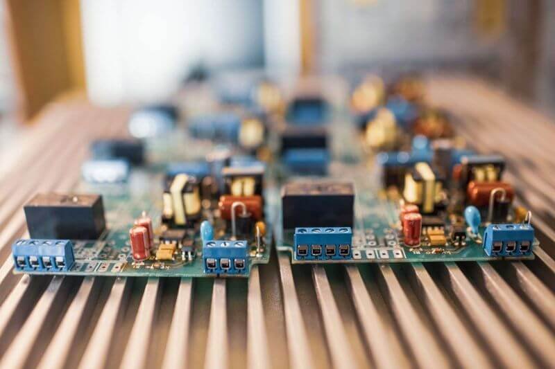 product desc 15 microcircuits and components lie on metal plates 2023 11 27 05 13 12 utc